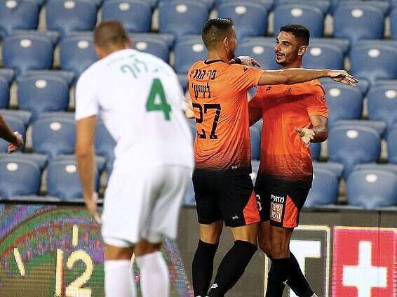 בן שמעון חוגג עם ליואיץ' // צילום: אלן שיבר